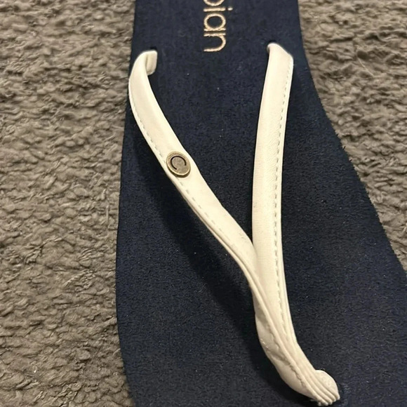 Cobian white and navy Nias bounce flip flop - Picture 3 of 6